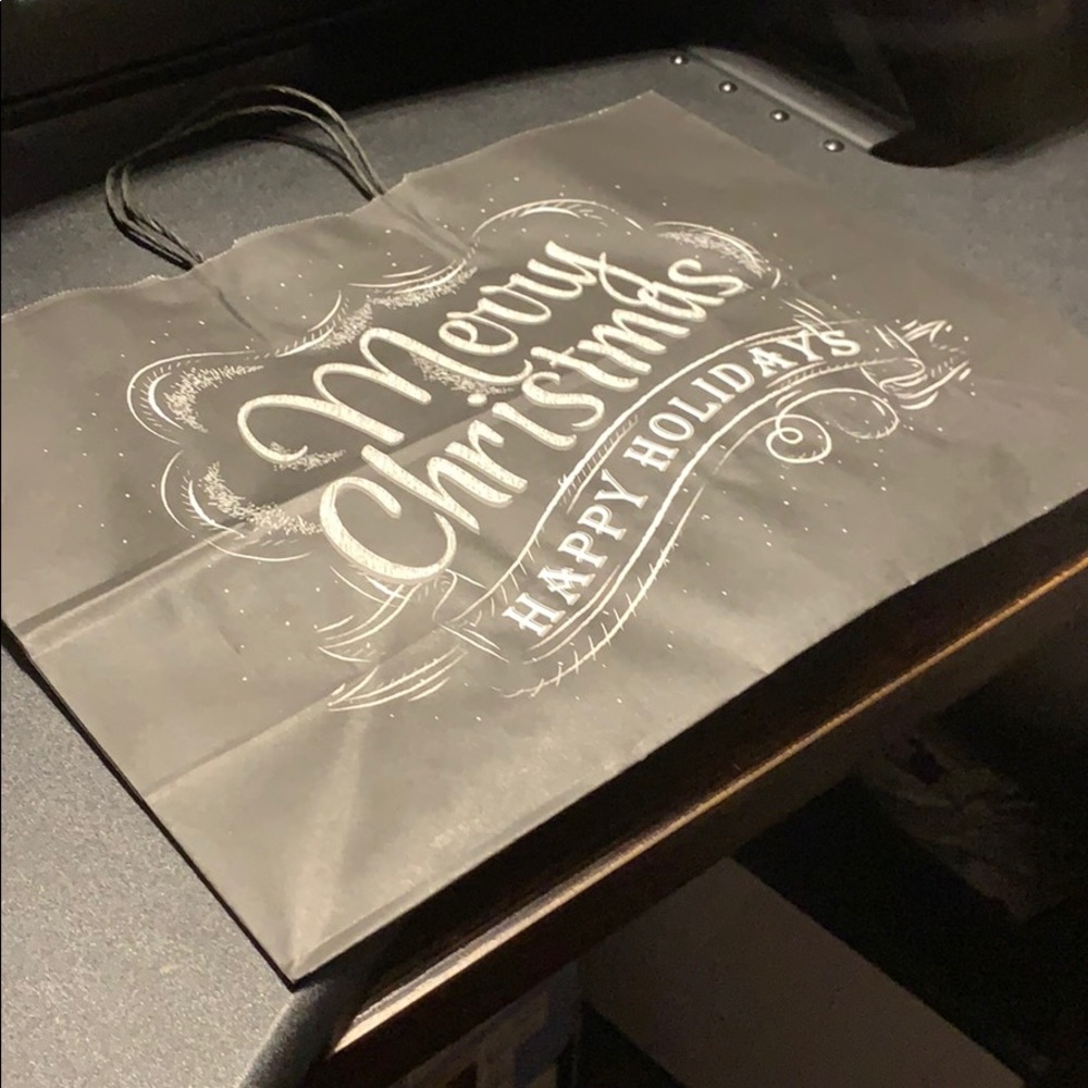 25 Christmas gift bags!